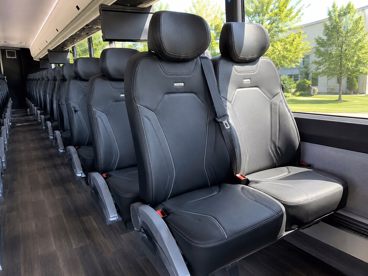 airport shuttle and hotel transfer buses for gresham wedding guests